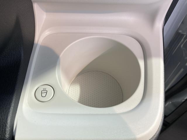 ホットドリンクをちょうど良い温度でキープしてくれる保温機能付きのホッとカップホルダーです。