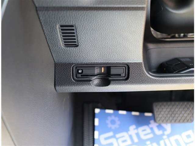 入庫時・販売時・納車前に、弊社基準の68項目に及ぶ点検整備を実施しております。