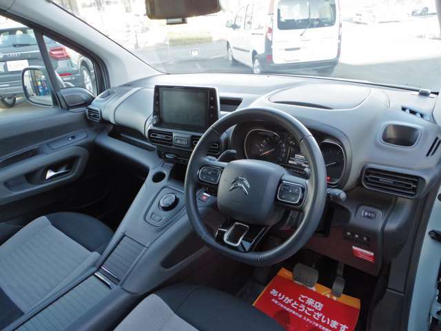 徹底した厳選車輌、ディーラー車、修復歴の無い車輌のみを入庫しております！ご納車時には現状から内外装クリーニングを施工させていただいております！