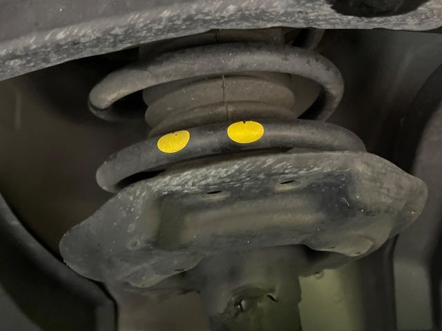 お車を安心してお乗りいただく為には、足回りの定期点検が欠かせません。サービスサポート（有償保証）では無料点検もご提供しており、安心のカーライフをお過ごしいただけるサポート体制が整っています。