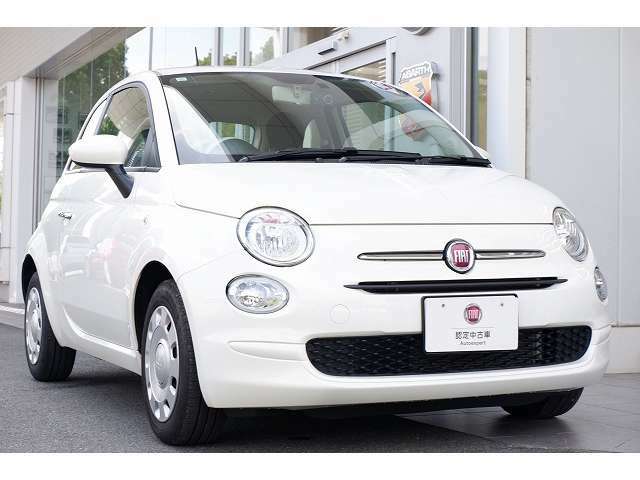 とても可愛らしいお顔のFIAT500。