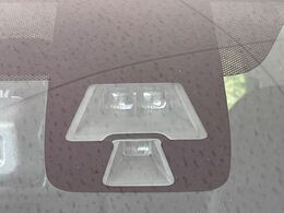 【三菱e-Assist】走行中に前方の車両等を認識し、衝突しそうな時は警報とブレーキで衝突回避と被害軽減をアシスト。より安全にドライブをお楽しみいただけます。