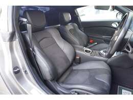 ★内装はクリーニング済みでタバコや芳香剤の嫌な臭いもなく快適にご使用いただける状態です！シートはレザー部分のスレやシワも見受けられません！