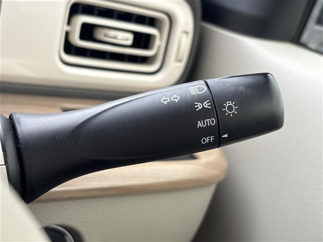 【オートライト（AUTO）】外の明るさをシステムが感知して、自動でヘッドライトが点灯します！ヘッドライトをつけ忘れを防ぐ便利機能です。