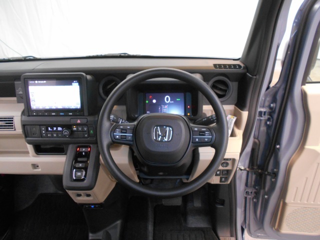 機能的にまとめられた運転席回り。運転しやすさにこだわりました。