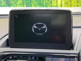 【純正ナビ】人気の純正ナビを装備しております。ナビの使いやすさはもちろん、オーディオ機能も充実！キャンプや旅行はもちろん、通勤や買い物など普段のドライブも楽しくなるはず♪