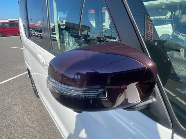 ウィンカードアミラー☆ライトの点滅で対向車、歩行者などに曲がることを知らせることができるので安心・安全につながりますね♪