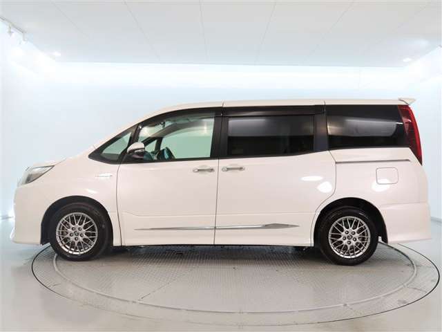 走りにこだわりながら収納力も持ち合わせたお車です。荷物を載せて軽快なドライブを楽しめますよ♪
