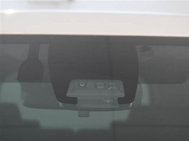 サポカーは、高齢運転者を含めたすべてのドライバーによる交通事故の発生防止・被害軽減対策の一環として、国が推奨する新しい自動車安全コンセプトです。詳しくは販売店スタッフまでおたずねください。