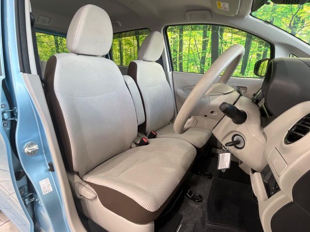 運転席シート廻りは使用感も少なく、良好な状態となっています。丁寧に使われていたことがよくわかりますね。