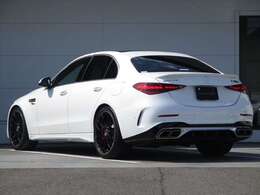 24時間専用のオペレーターが対応、故障や、交通事故等による走行不能時において、緊急の応急処置、お車の牽引、ドライバーの移動手段の手配等のサポートを一定の条件にて無料で提供致します。