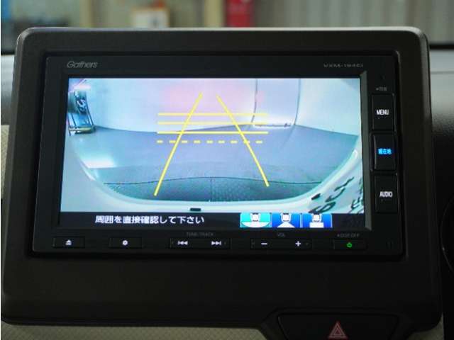 ◆バックカメラ◆リバースにするだけで映ります、後方の安全確認や、狭い駐車場での車庫入れ、雨の日や夜間など視界の悪い時に便利です！安全にバックする為には欠かせない装備です。
