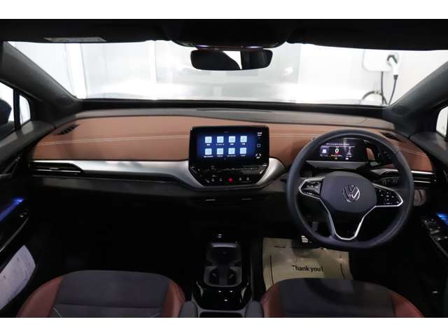 運転席/助手席です。安全装備をオプションで追加するのは日本的発想。フォルクスワーゲン車はサイドエアバッグを全車標準で装備しております。