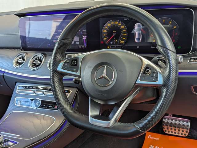 使用に伴うスレも少なく状態の良いステアリングです。手にしっかり馴染みとても運転しやすいハンドルです♪