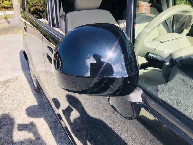 サイドミラーの写真です。こちらの画像で気になる箇所がございましたら、メールやお電話にてお問い合わせください。