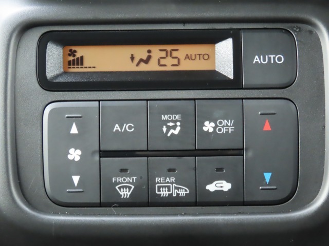 扱いやすいマニュアルエアコン。