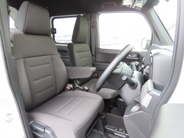 運転席の高さを変更できるので、体格に合わせた位置で運転できます！