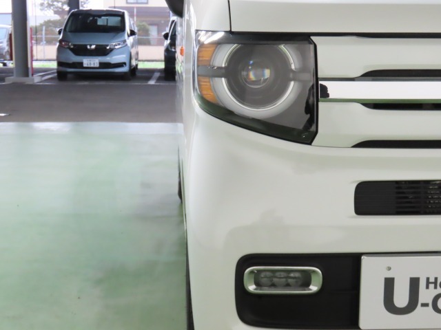 LEDヘッドライトは、点灯の瞬間から光量を発揮し、突然暗くなるトンネルなどでの安定感を高めます。