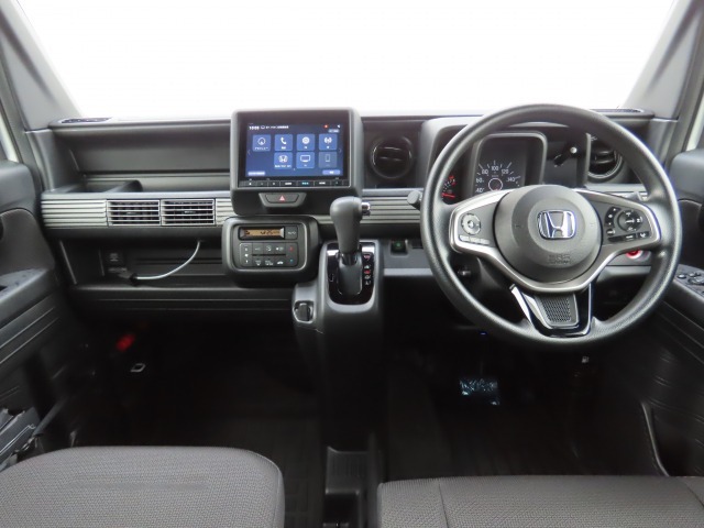 視認性に優れたインパネ周り、視界のよさも安全性の向上に一役かってます。