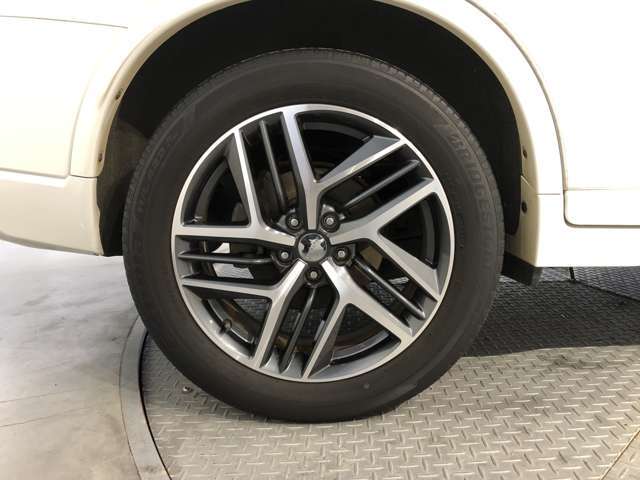 タイヤサイズは225/55R19です♪