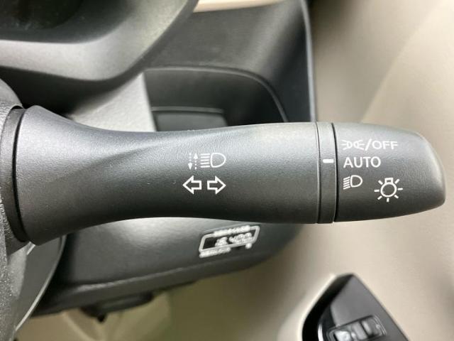 WECARSの展示場では実際に見て、触ってお車をお選びいただけます！知識の豊富な営業スタッフが様々なカーライフをご提案いたします！