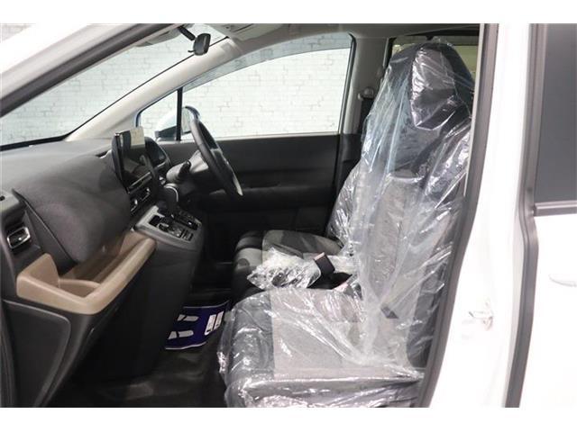 体格に合わせてシートの位置をきめ細かく調節できるので、いつでも最適な運転姿勢をキープ。操作も軽く、ラクラクです