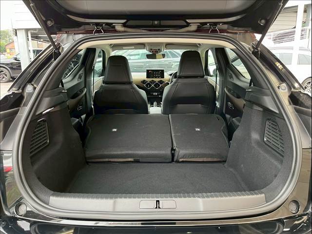 広々としたラゲッジルームはレジャーにも大活躍です！！