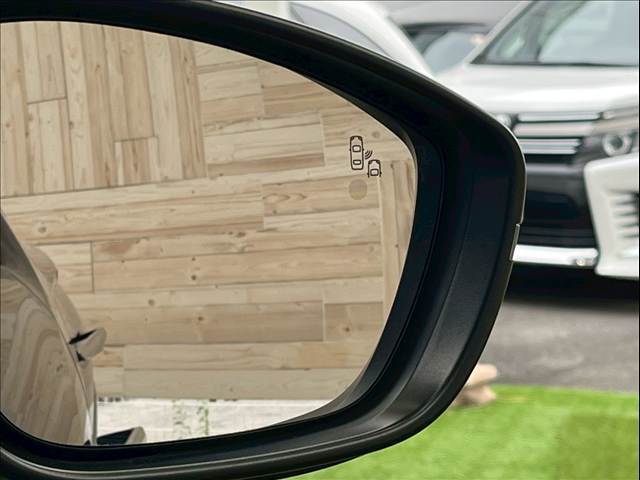 ブラインドスポットモニター搭載で後方から接近する車両にも簡単に気づけます。