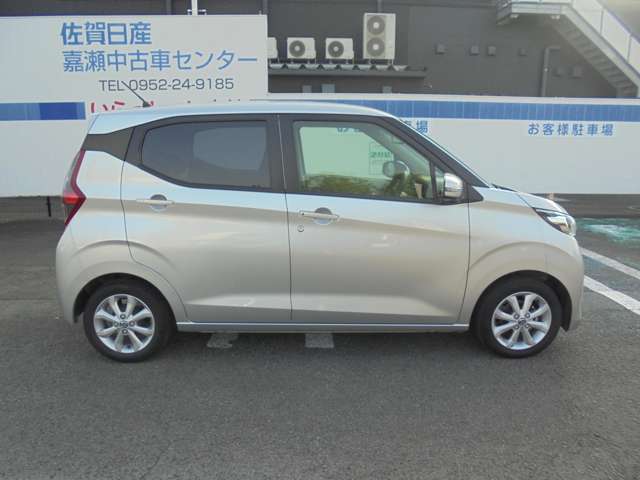 プライバシーガラス付き。