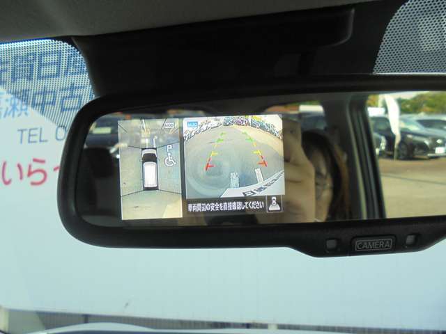 ルームミラーにアラウンドビューモニターが映るタイプのお車です！