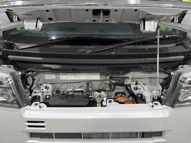親切・丁寧な専門メカニックスタッフが応対！・車検・点検整備・事故等の修理などアフターサービスも安心。お車のカスタマイズもネクステージのサービススタッフまでご相談ください！