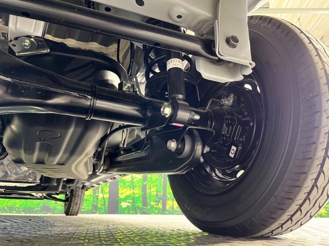 お車を安心してお乗りいただく為には、足回りの定期点検が欠かせません。サービスサポート（有償保証）では無料点検もご提供しており、安心のカーライフをお過ごしいただけるサポート体制が整っています。