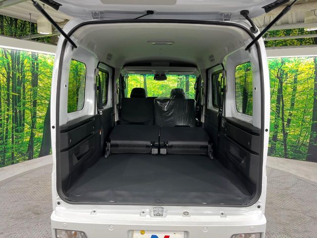 普段のお買い物や通勤、送迎等に十分な荷室スペースを確保しております。セカンドシートを倒すと、大きな荷物の積載も可能です♪