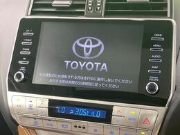【メーカー純正ナビ】インテリアに溶け込むスタイリッシュな「専用設計」メーカーナビを装備♪視認性や操作性など基本性能にも優れ、より上質なカーライフをお楽しみいただけます。