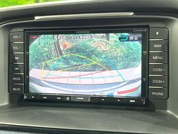 【バックカメラ】駐車時に後方がリアルタイム映像で確認できます。大型商業施設や立体駐車場での駐車時や、夜間のバック時に大活躍！運転スキルに関わらず、今や必須となった装備のひとつです！