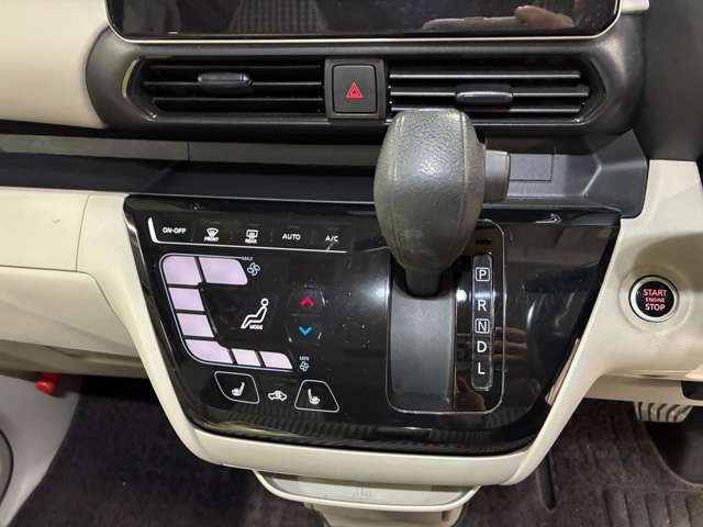 【CVT】　こちらのお車はCVTなので操作もカンタンです！