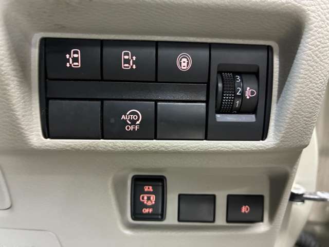 【運転サポート装備】　ブレーキをアシストする機能や横滑り防止機能などのサポート装備も充実してます！