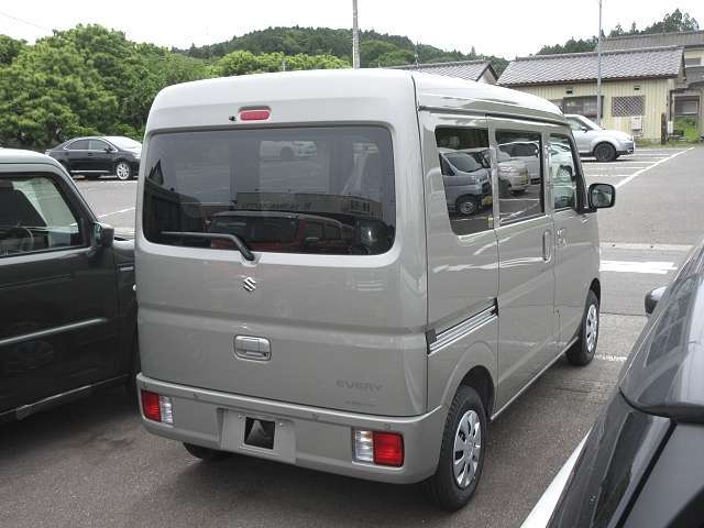 人気のエブリイJOIN・CVT車☆　新車にフルセグナビ/フロアマット/ドアバイザーがセットでお買得☆　お値段据置きで新色も登場☆　新車なので他グレード/4WD、オプション変更や、お好きな車体色でのお見積もOK☆