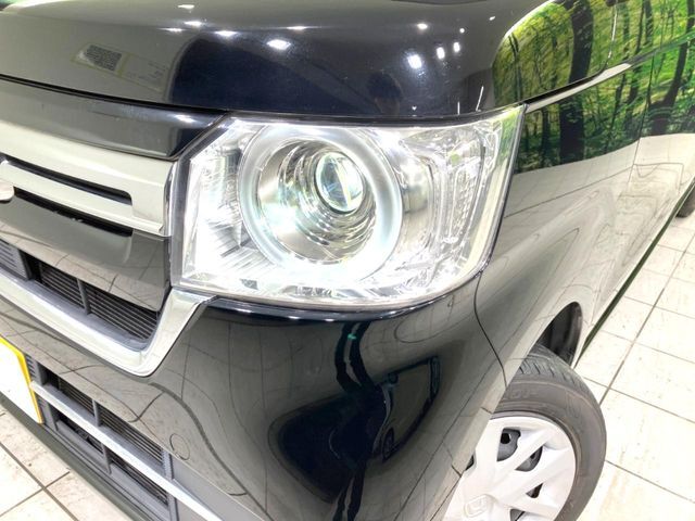 【LEDヘッドライト】悪天候や夜間走行時も良好な視界を確保し安心して運転できる高輝度LEDヘッドライトを装備！点灯速度が早く、消費電力も抑えられています。
