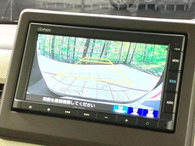 【バックカメラ】駐車時に後方がリアルタイム映像で確認できます。大型商業施設や立体駐車場での駐車時や、夜間のバック時に大活躍！運転スキルに関わらず、今や必須となった装備のひとつです！
