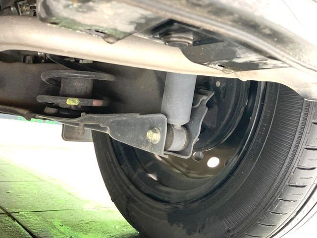 お車を安心してお乗りいただく為には、足回りの定期点検が欠かせません。サービスサポート（有償保証）では無料点検もご提供しており、安心のカーライフをお過ごしいただけるサポート体制が整っています。