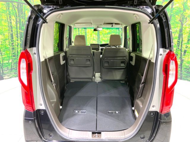 積み下ろしのしやすいデッキにはたっぷりと荷物を積み込んでいただけます。遊びから仕事まで、様々なシーンで頼れます♪