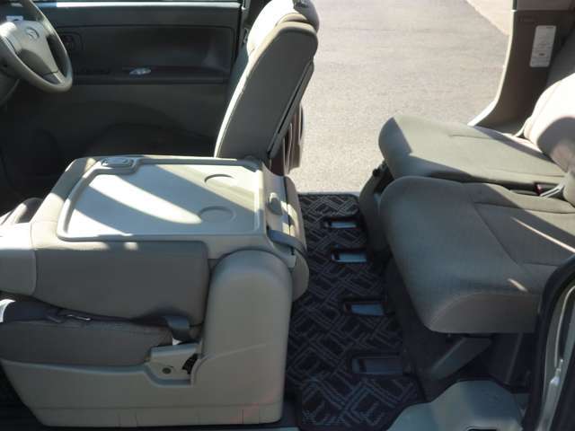 ☆販売スタッフは全員　中古自動車販売士と自動車査定士の資格あります。