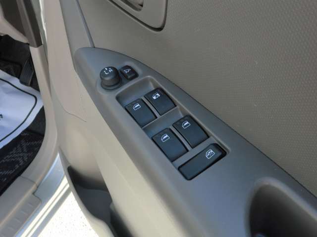 電動格納ミラーでよりコンパクトに！狭い駐車場でも安心です。