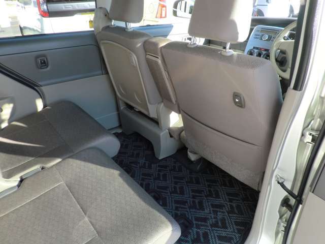 後部座席もゆったりとお座りいただけます！