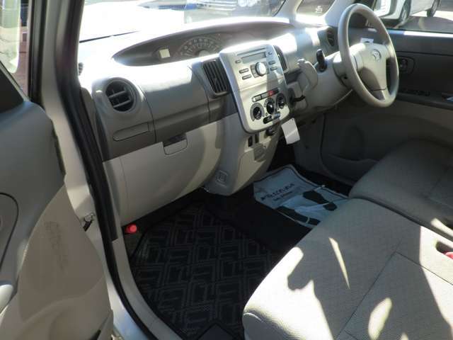 ☆販売スタッフは全員　中古自動車販売士と自動車査定士の資格あります。