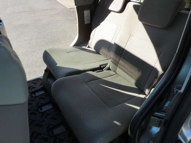 後部座席もゆったりとお座りいただけます！