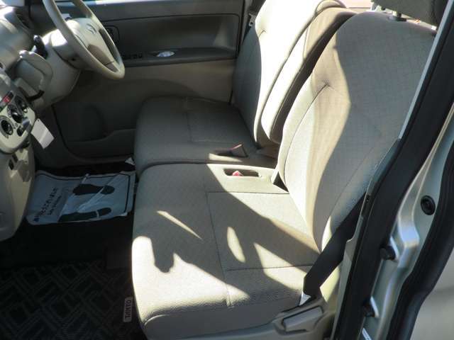 ☆販売スタッフは全員　中古自動車販売士と自動車査定士の資格あります。