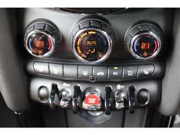 オートエアコン・プッシュスタート・シートヒーター（運転席・助手席）・アイドリングストップ・横すべり防止装置