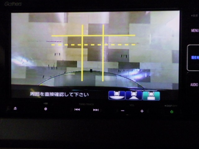 バックカメラの画像です。ガイドラインがスムースな車庫入れをサポートいたします！車庫入れの安心感がアップしますね☆